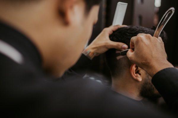 عوارض و ریسک های شغل آرایشگری